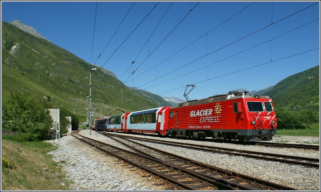 HGe 4/4 with Glacier Express Davos - Zermat in Realp.19. 07.2010