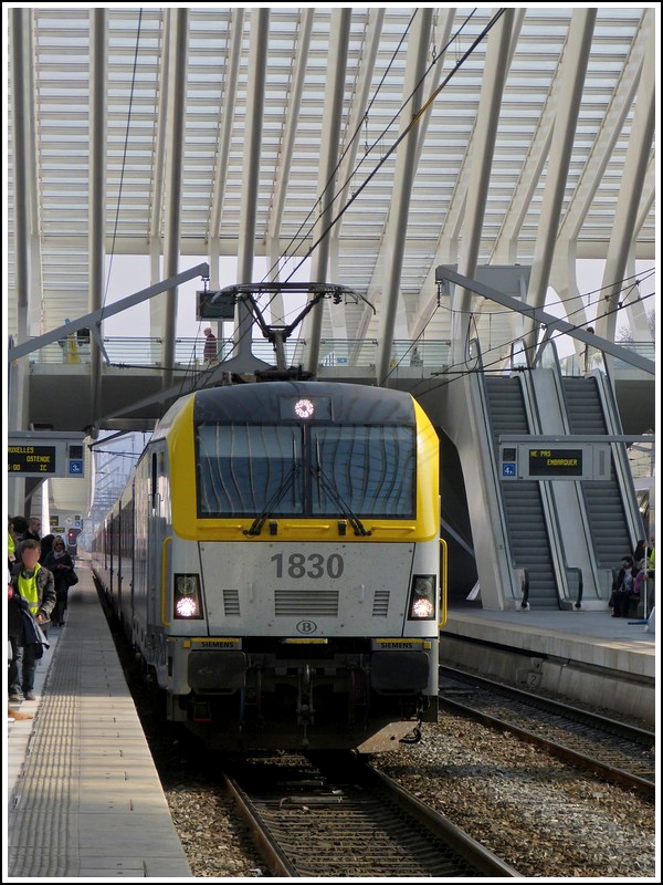 HLE 1830 is hauling the ICa 537 Eupen - Oostende into the station Liège Guillemins on March 23rd, 2012.