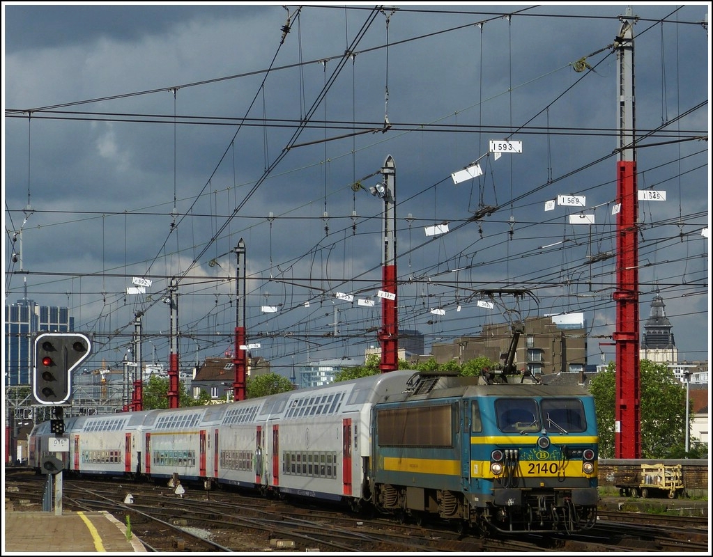 HLE 2140 with M5 wagons is entering into the station Bruxelles Midi on June 22nd, 2012.
