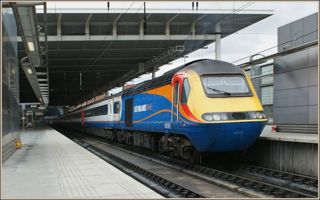 HST 125 43 061 in London St-Pancreas International.
18.05.2011