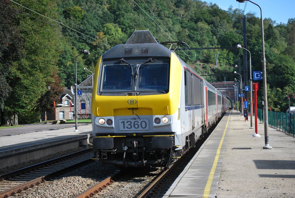 IC A Eupen-Ostend passing Trooz station in September 2012.