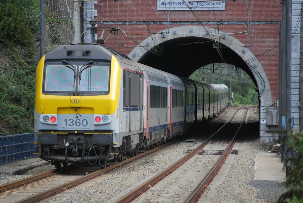 IC A Ostend-Eupen pushed by HLE 1360 through Trooz tunnel in September 2010.