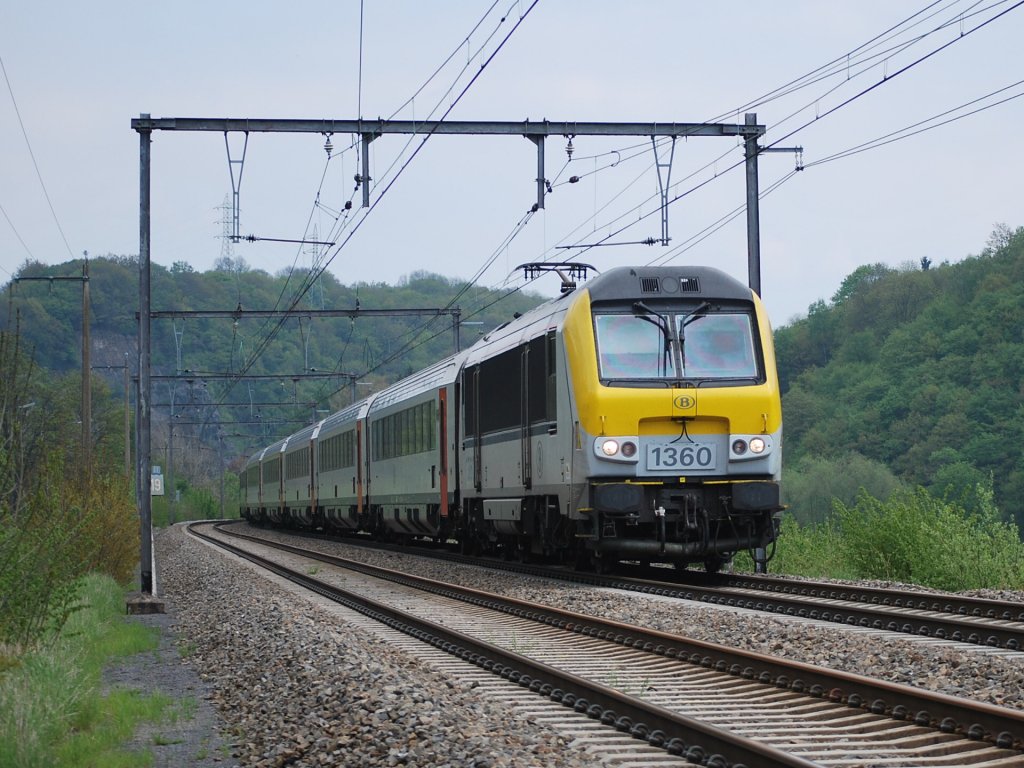 IC A train Eupen-Ostend running along the Vesdre past Les Mazures in May 2010.