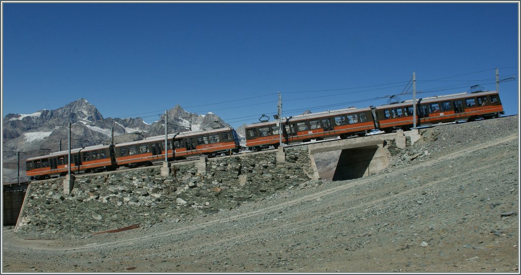 In a few time this GGB train will be arriving at the summit Station Gornergart.
04.10.2011