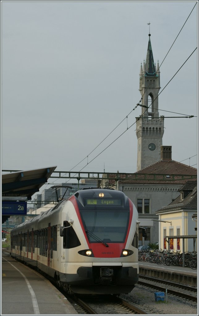In Konstanz the  Seehas  is ready to departure to Engen. 
08.04.2011