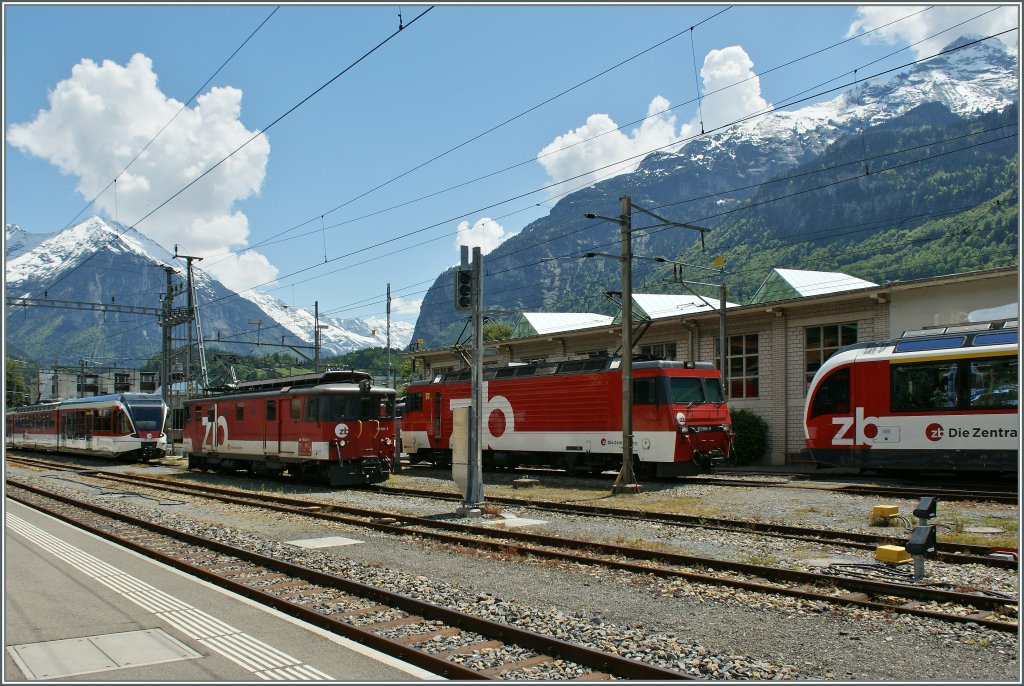 In the middle of  zentralbahn  Trains in Meiringen: the old De 110 021-3.
05.06.2013