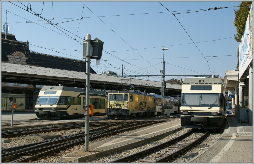 In the Montreux Golden Pass Station between two GTW Be 2/6 is the Chocolate - locomotive leaving with his Panoramic Express to Zweisimmen.
26.03.2012