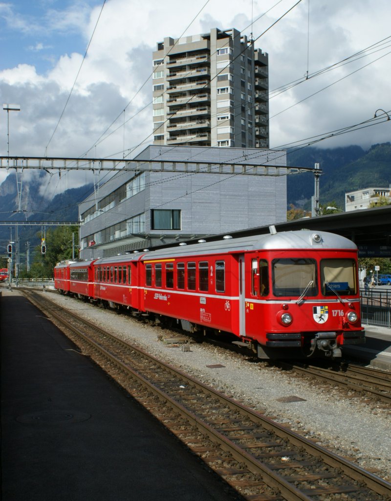 In the next time the new Alegro Trains replace this nice commuter RhB Trains.
Be 4/4 + B + B + ABt in Landquart. 
14.09.2009