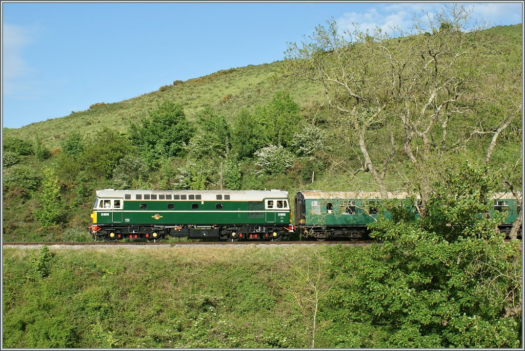 In the old color runs the D6515 with a train to Norden.
Swanage Railway Diesel Gala, 08.05.2011