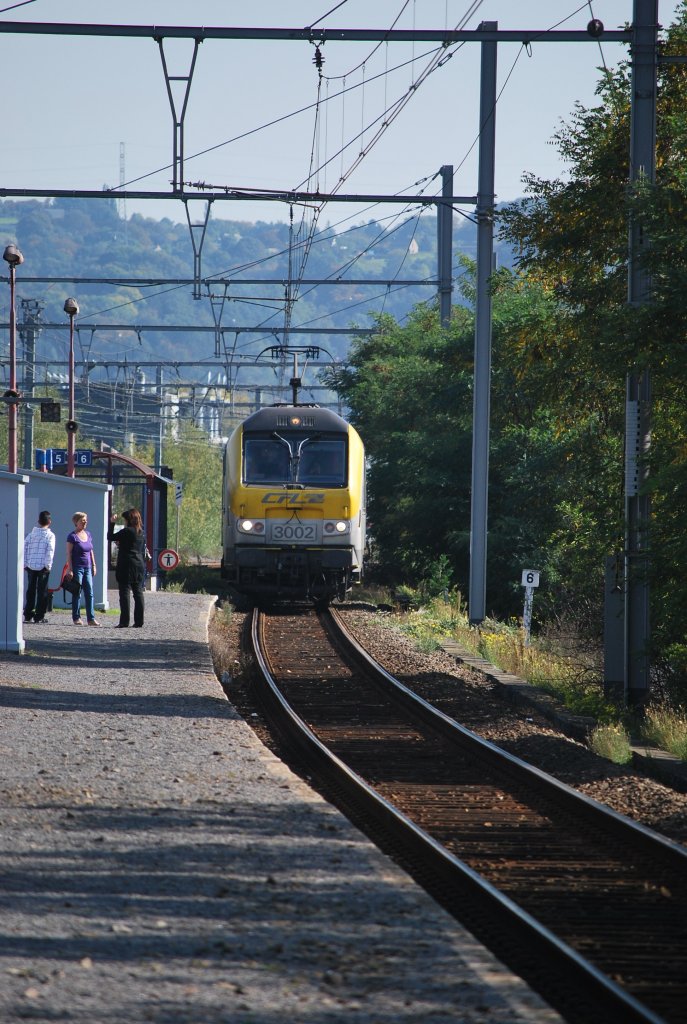 IR train from Luxembourg is arriving at Angleur station in October 2010.