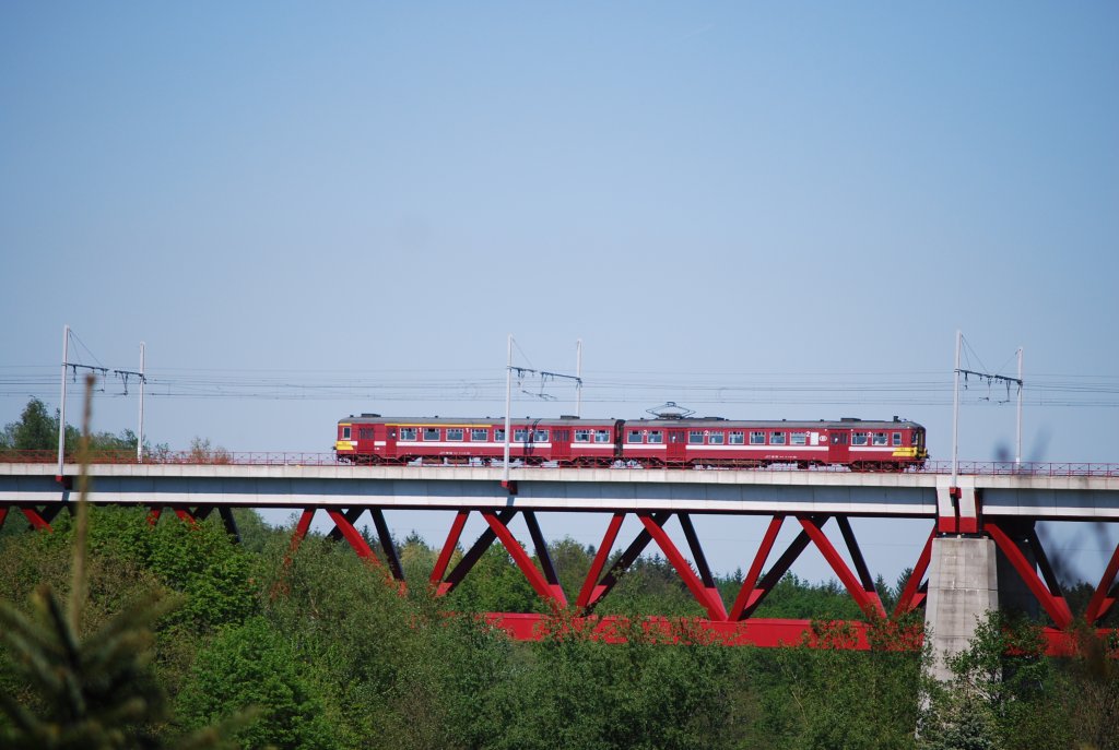 IR train Liège-Aachen over the Hammerbrücke ( EMU type AM 62-63 in May 2008)