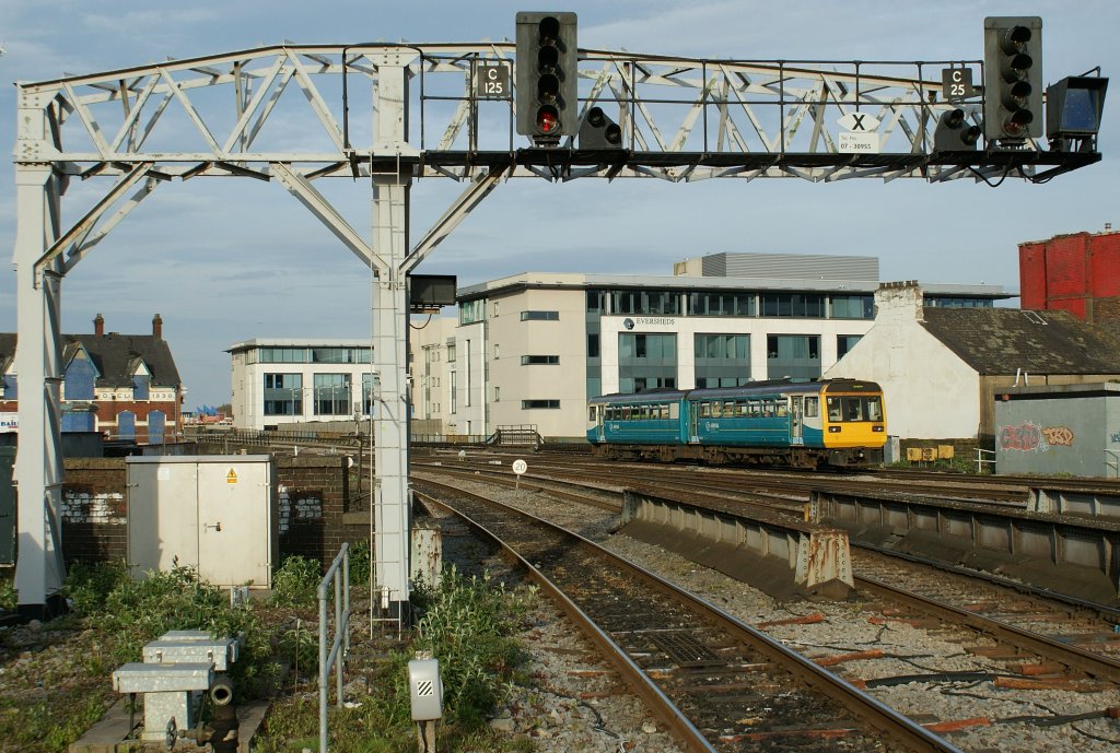 Is arriving in Cardiff Central Station: The Arriva 142 063.
28.04.2010