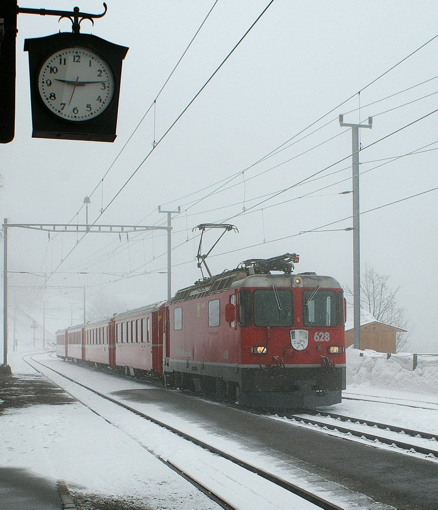 It's time for the local service to Chur...
Ge 4/4 II with his train in Peist
03.03.2009