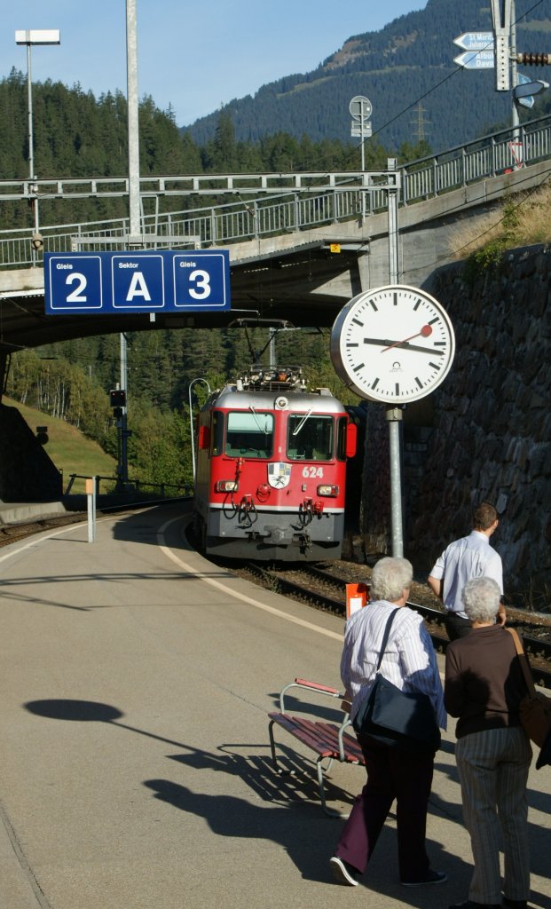 It's time for the train to Tirano. Tiefencastel Station on the 20.09.2009