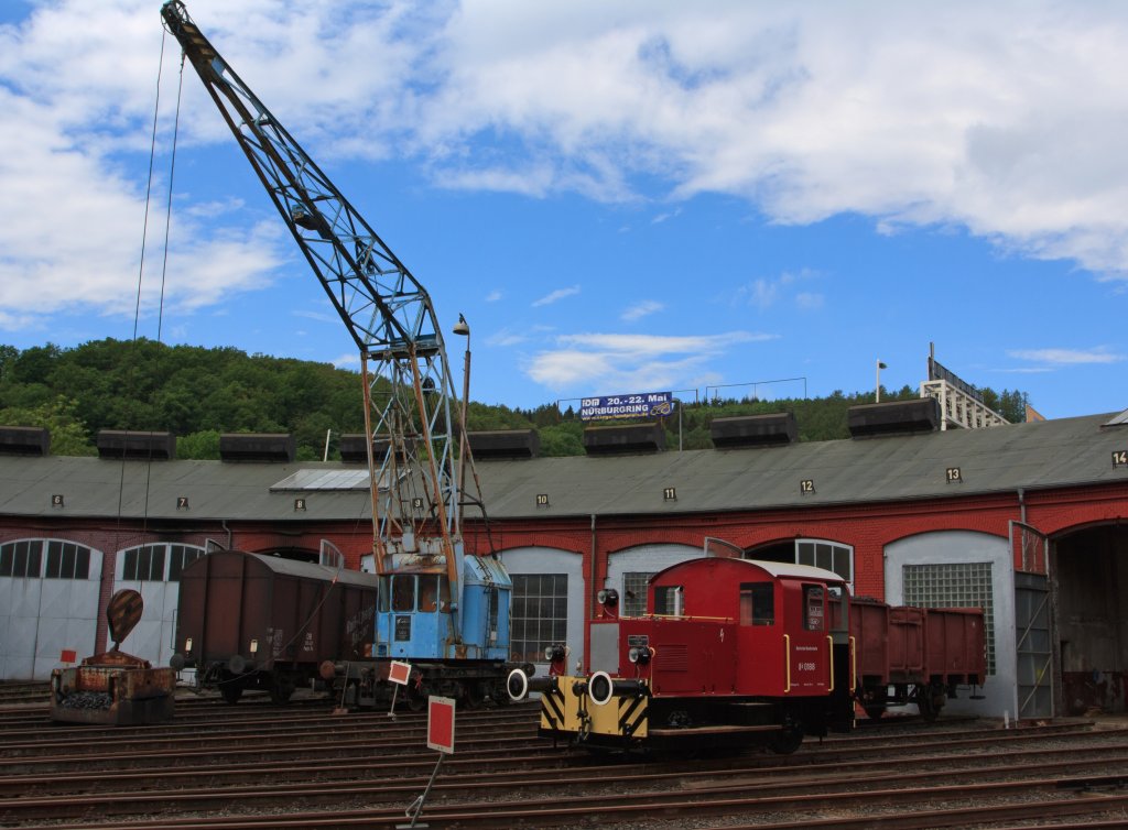 K 0188 (ex 311 188) and Kirov-rail crane No. 30 50 94-93 013-8 on 05/15/2011 in South Westphalia Railway Museum in Siegen.