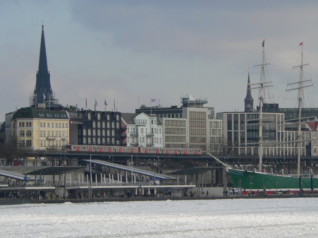 Landungsbrcken Hamburg, a Hochbahn train and drifting ice on Elbe. 10.2.2012