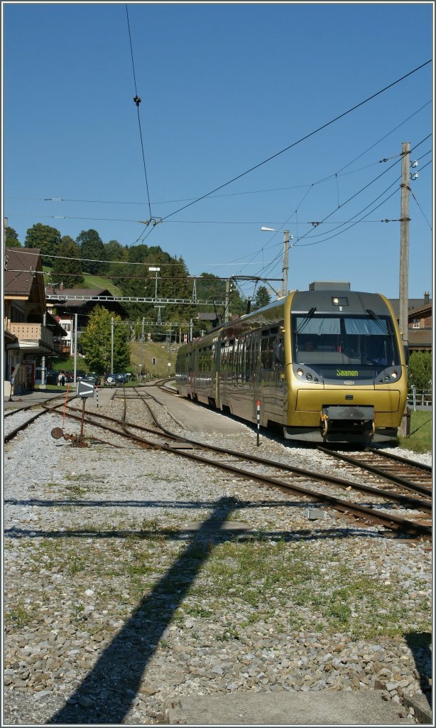 Local train to Saanen is levaing Schnried. 
23.09.2011