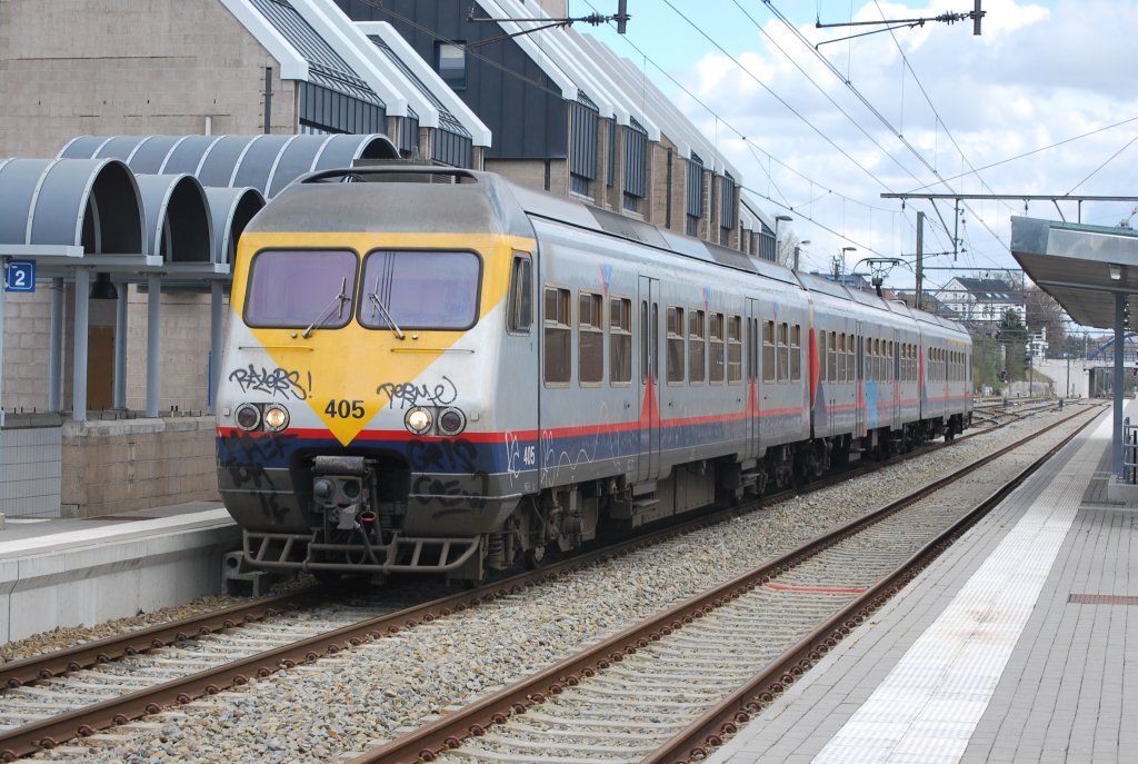 Local train to Spa-Gronstre waiting for departure at Welkenraedt Station on 11 April 2012.