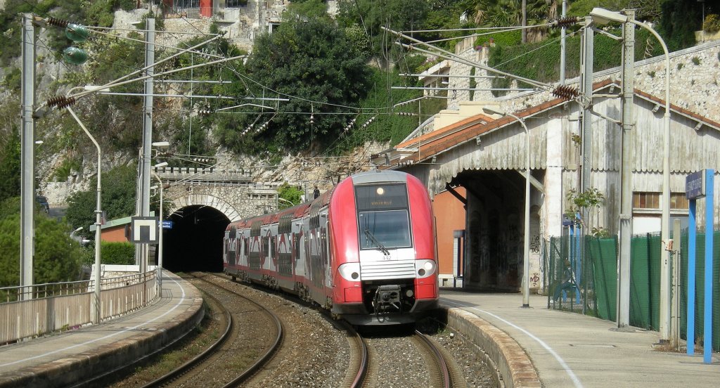 Local train to Ventimiglia in Villefrache sur Mer.
22.04.2009