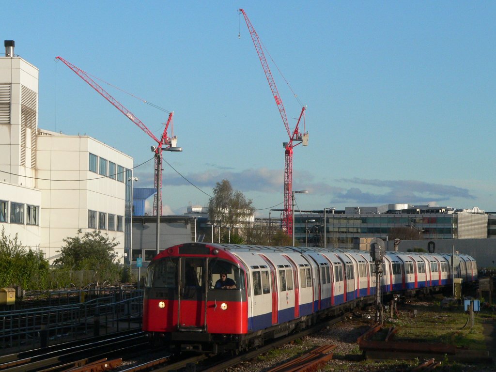 London Underground Train (Piccadilly Line) in Ealing Common, 10. April 2012