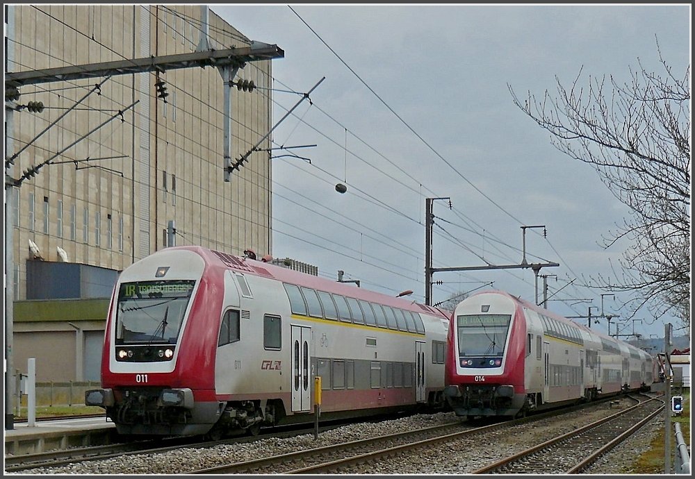 Meeting of two local trains at Mersch on March 29th, 2009.