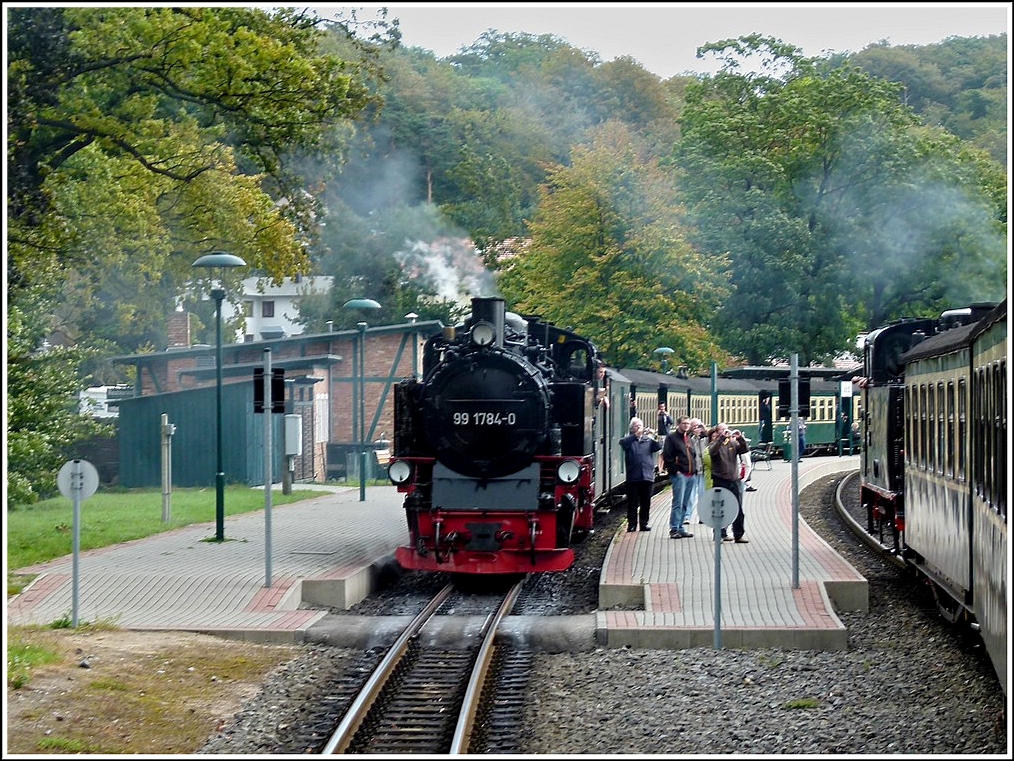 Meeting of two RüBB trains in Sellin Ost on September 22nd, 2011.