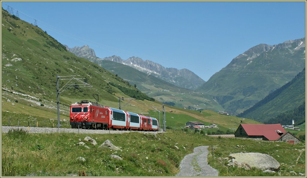 MGB HGe 4/4 with the Glacier Express 905 between Hospental and Realp. 
19.07.2010