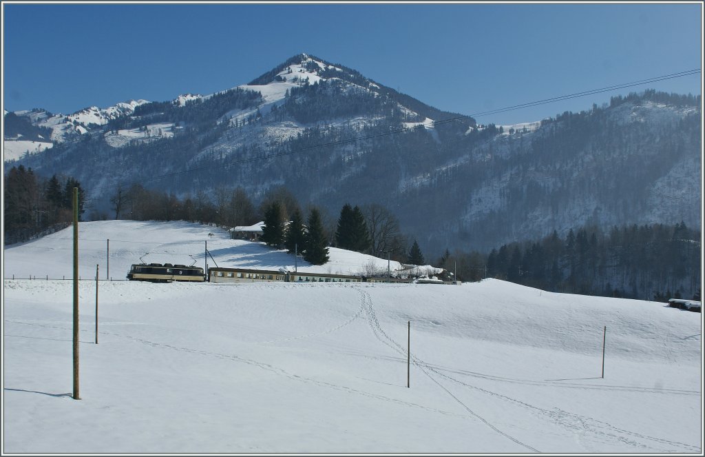 MOB GDe 4/4 with a Classic Goldenpass Express is approaching Les Sciernes.
26.02.2013