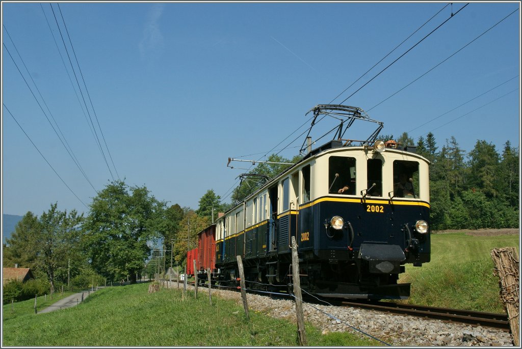 MOB'stalgie: The FZe 6/6 2002 with a Cargo Train is approaching Chaulin. 
09.09.2012