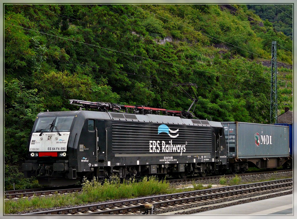 MRCE 189 090-4 (ES 64 F4-990) is hauling a goods train through the station of Kaub on June 25th, 2011.