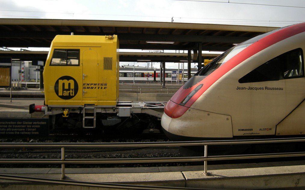 New perspectives: The  Marti Shuttle  and an ICN in Biel/Bienne.
08.12.2009