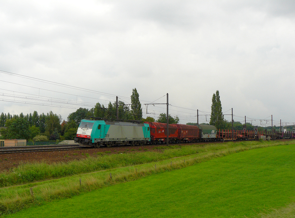 NMBS 2819 with a freighttrein on her way to the harbour of Antwerp. Ekeren 12-08-2011.