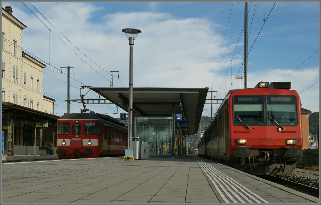 NPZ RE to Biel/Bienne and a CJ local Train in Porrentruy.
18.10.2012