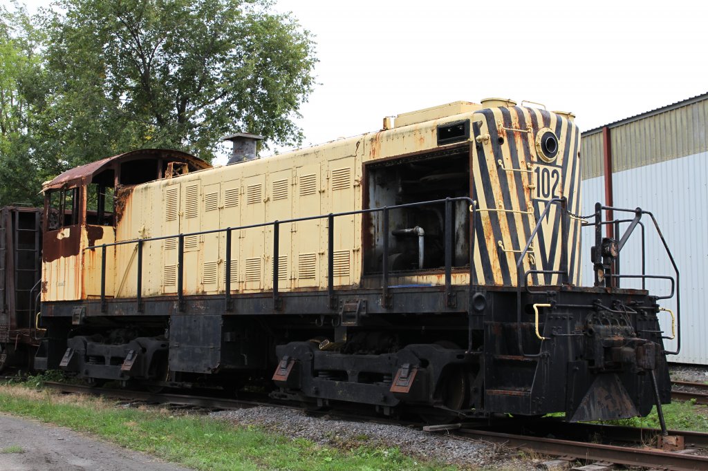 NRC 102 was built in 1951 by Montreal Locomotive Works as NHB 1002 which works in the Port of Montreal.