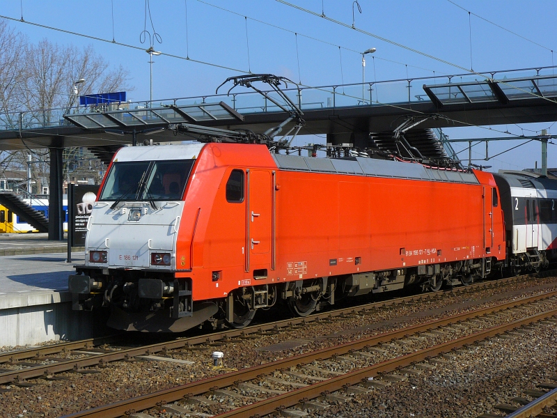 NS Hispeed TRAXX locomotive number 91 84 1186 121-7 with FYRA train to Amsterdam in Rotterdam centraal station 10-03-2010. 