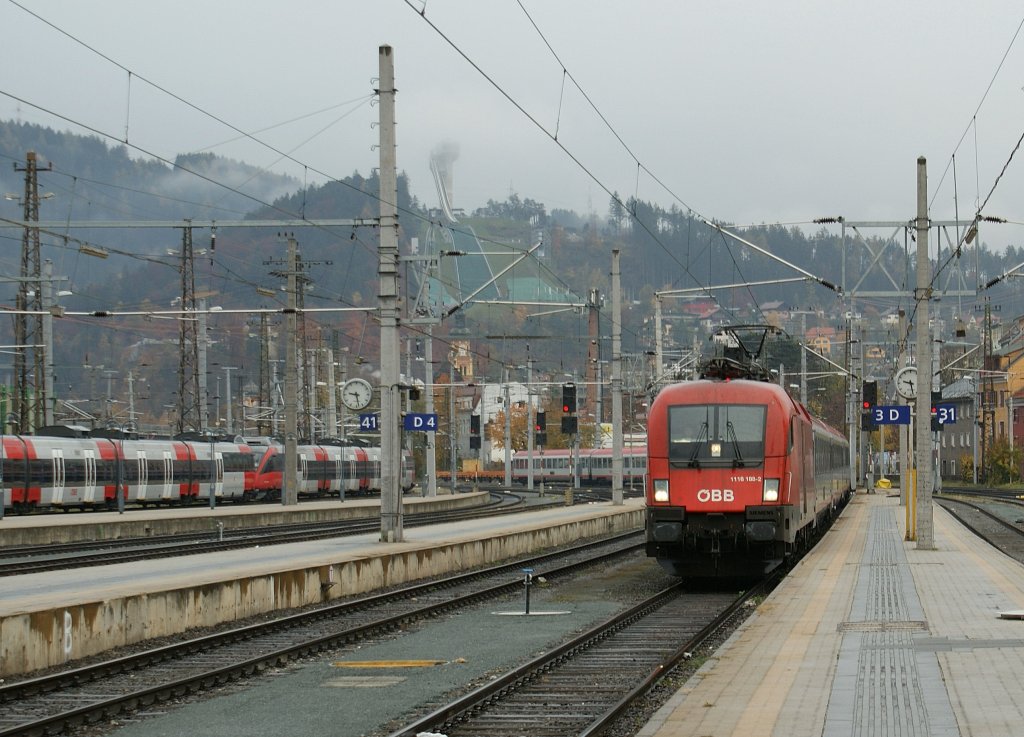 BB 1116 with OEC 563 to Wien is arriving in Innsbruck. 
06.11.2009