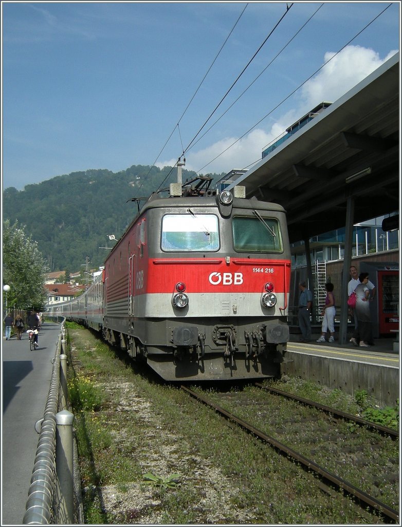 BB 1144 216 with the IC 119 in Bregenz Hafen Station. 
29. 07.2008