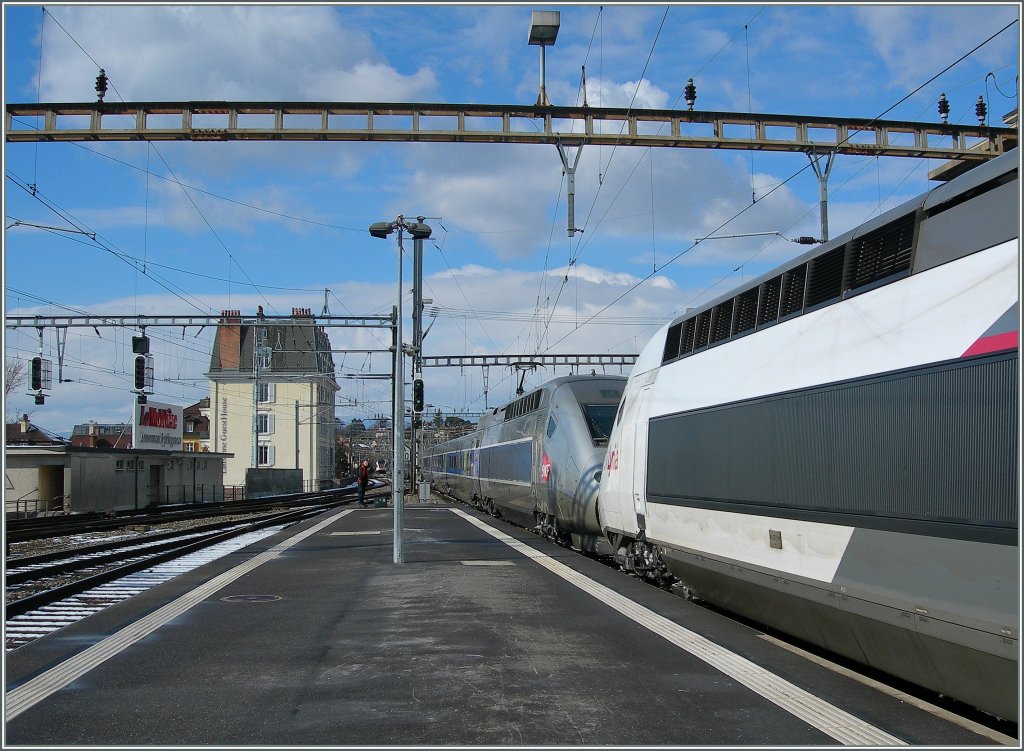  Old  and new TGV Lyria color. 
Lausanne, 09.02.2013 