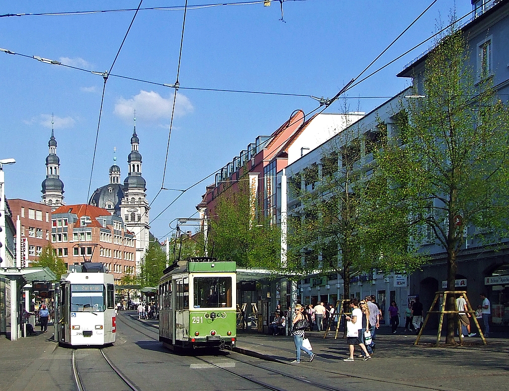 On 11.04.2009 in Wrzburg, the Schoppen-express a nostalgic tram railcars from 1955.