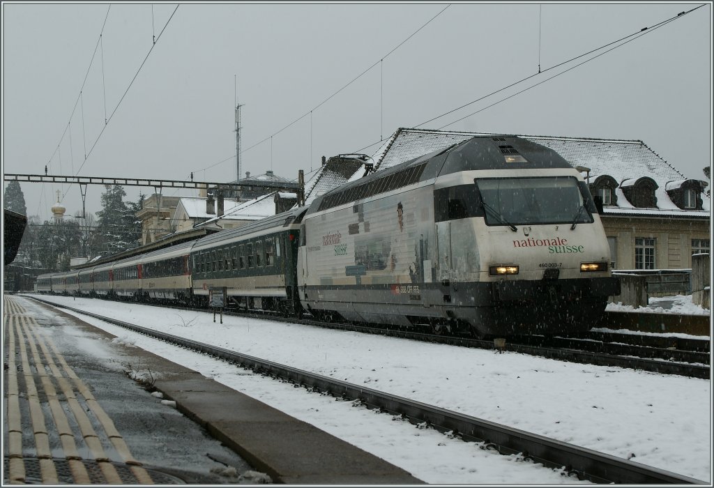 On a cold winter day makes the  Federer  Re 460 003-7 with his IR a stop at Vevey. 
15.02.2012