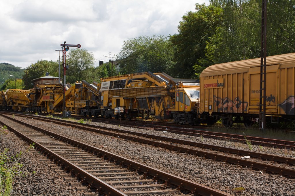 On the 18.07.2011 in Herdorf:  Plasser & Theurer  ballast cleaning machine RM 900 of the Schweerbau. One unit is 79.49 m long.