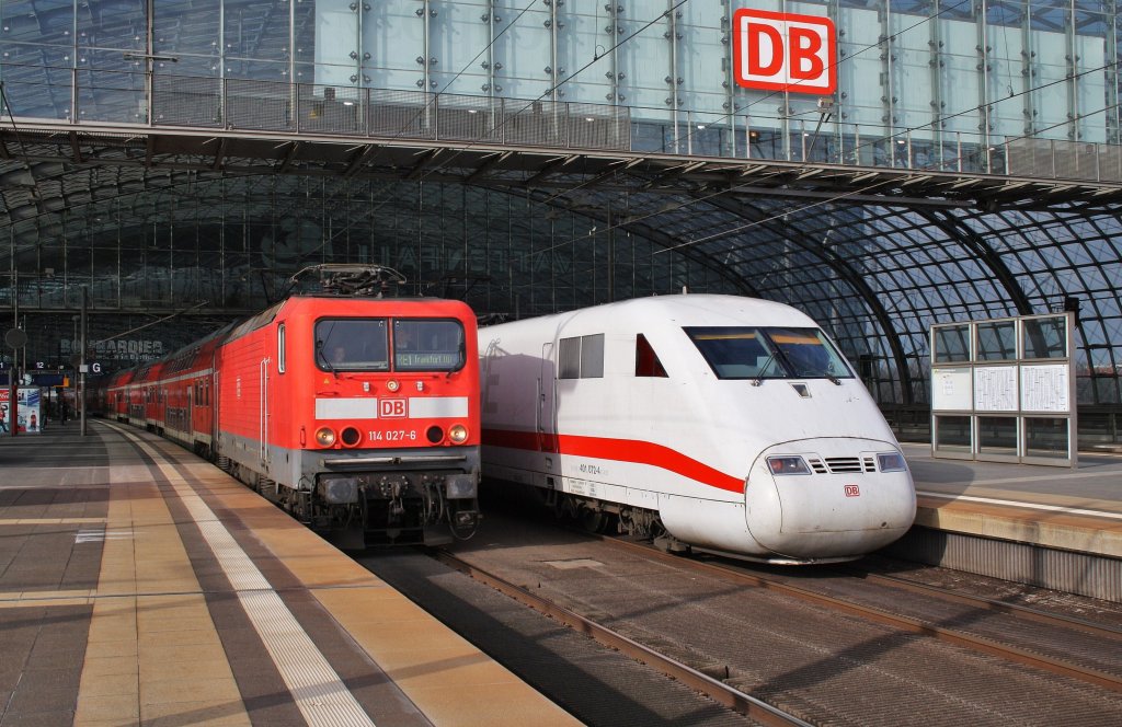 On the left site 114 027-6 with a local train from Berlin Charlottenburg to Frankfurt(Oder) and on the right site 401 072-4 as ICE277 from Berlin Ostbahnhof to Interlaken East. Berlin main station, 25.2.2012.