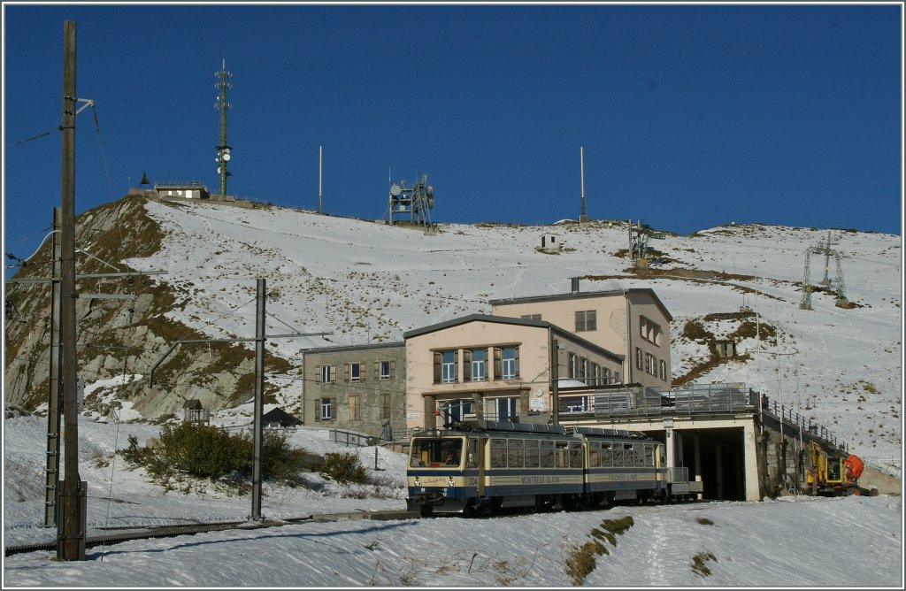 On the Rochers de Naye summit station.
12.10.2011