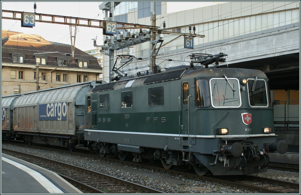 One of the last green SBB Re 4/4 II: The Re 4/4 II 11309 in Lausanne.
24.05.2011