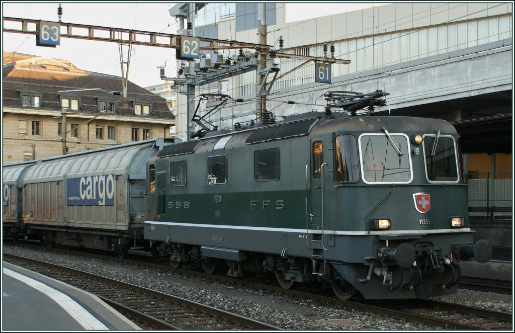 One of the last green SBB Re 4/4 II: The Re 4/4 II 11309 in Lausanne.
24.05.2011