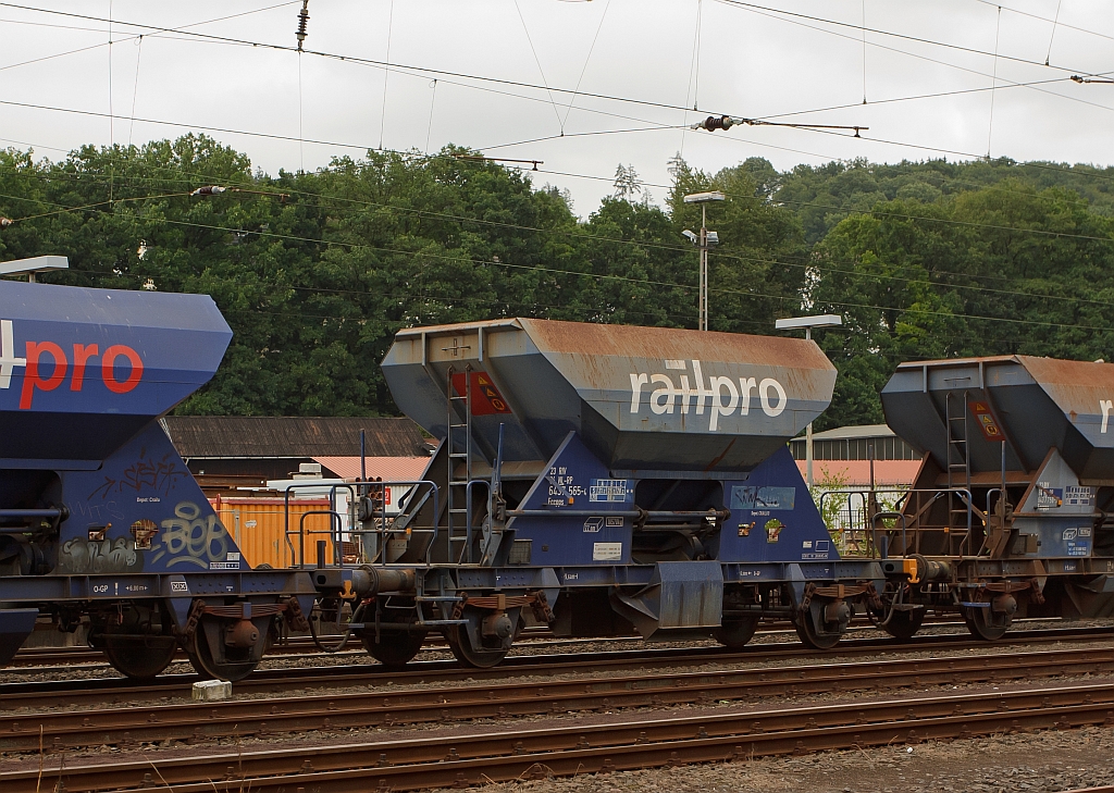 Open bulk goods wagon, with eravity unloading controllable, Typ Fccpps of the railpro (Netherlands) parked at the 23.07.2011 in Kreuztal (Germany).