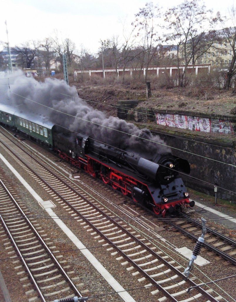 Opening of the season railroad museum Dresden old town (26, 27 & 28.03.2010), 01 0509 with special train at the central station Dresden
www.igbwdresdenaltstadt.de
