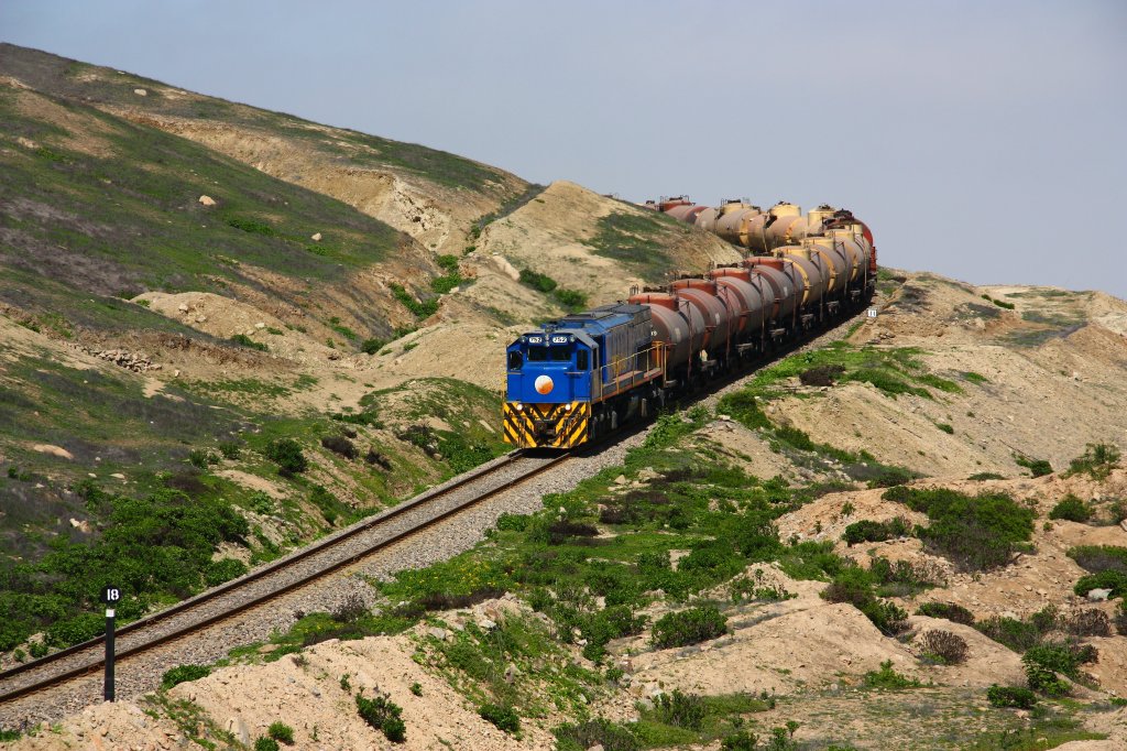 Perurail 752 on the descend to Mollendo