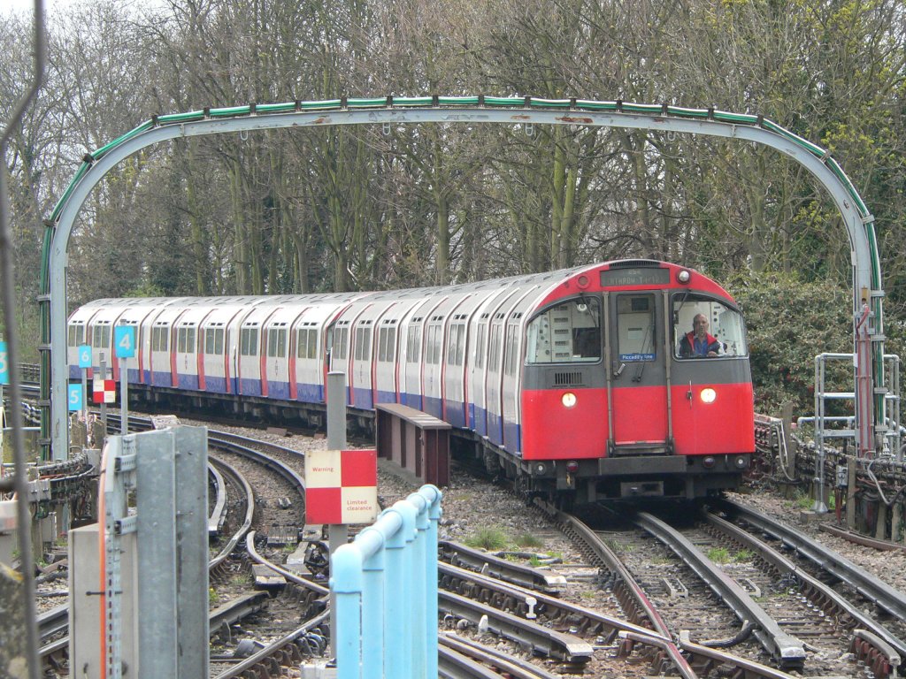 Piccadilly Line, London Tube - train to Heathrow, 8. April 2012