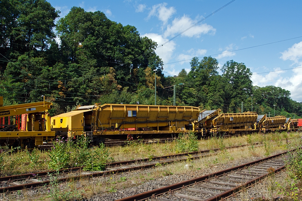 Plasser & Theurer material conveyor and silo unit MFS 38-D of the Hering Bau Burbach, parked on 25.08.2012 in Betzdorf/Sieg.